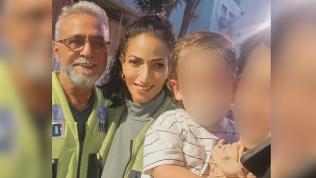 בן שנתיים ננעל בשגגה באוטו