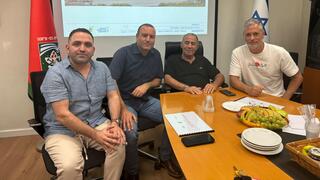 משמאל לימין: אביב איטח, מתן דיל, שמואל בוקסר, יהודה חיימוביץ