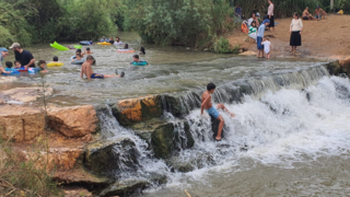 המפל הנסתר בשרונית