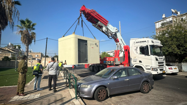 הצבת מיגוניות ליד בית ספר דגניה בקרית חיים