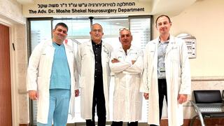 בתמונה מימין: ד״ר דניס קוגן, פרופ׳ שגיא הרנוף – מנהל המערך, ד״ר סטיב ג׳קסון, ד״ר עידן לויתן
