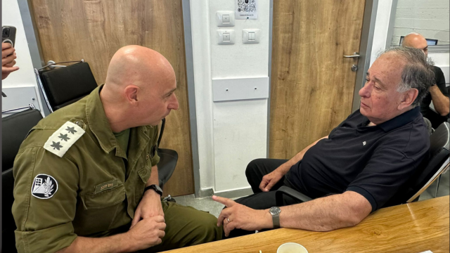 ראש העיר יונה יהב ומפקד היקל"ר, אל"מ (במיל.) דובב וייס
