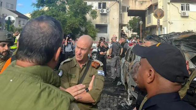 מפקד פיקוד העורף, אלוף רפי מילוא, בזירת הנפילה בקרית ביאליק 