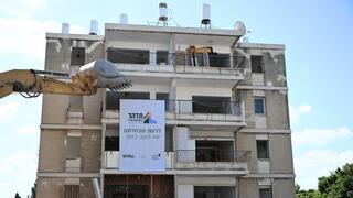 הריסת הבניינים הישנים בפרויקט מבצע סיני