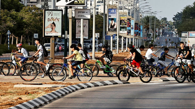 לא לאשר לילדים להתרחק עם אופניים