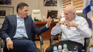 טרנר ביום הולדתו ה-85 עם דנילוביץ'