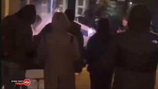 פורעים שורפים דגל ישראל ברחובות אמסטרדם 
