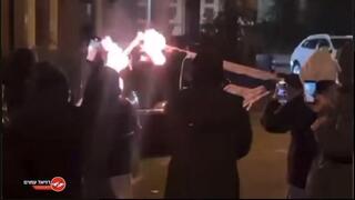 פורעים שורפים דגל ישראל ברחובות אמסטרדם 
