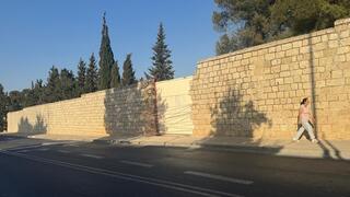 החומה שנפרצה, מנזר סנט קלייר בירושלים