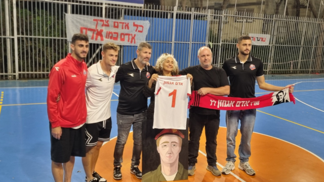 הוריו של אדם בטורניר הכדורגל