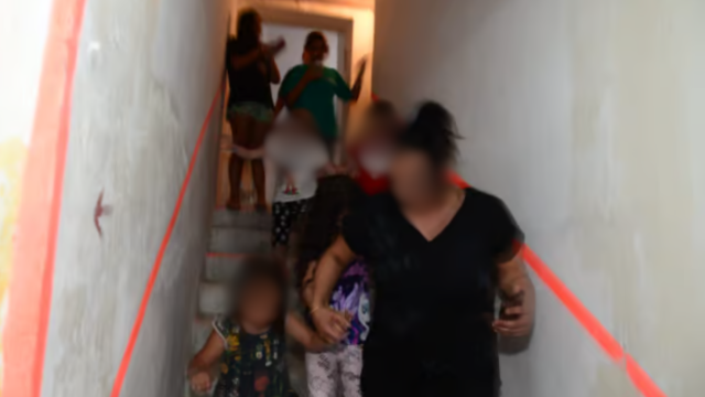 יורדים למקלט