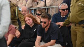  משפחתו של סרן יוגב פזי ז"ל וח"כ איזנקוט