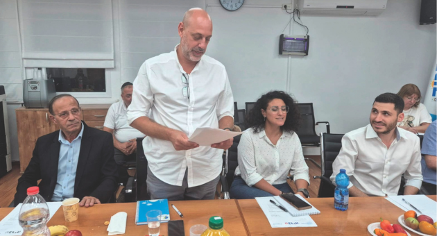 שמעון אבו נשבע במועצת העיר