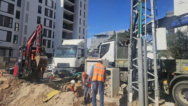 הטמנת קווי החשמל ברחוב מחנה יהודה פינת מנחם רצון פתח תקוה