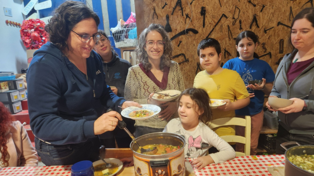 המטבח הקהילתי בכפר סבא עם בלוגר האוכל עז תלם