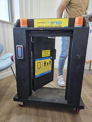 דגם מוקטן של המערכת שתתוקן במקלטים הציבוריים ברחובות