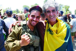 תומר עם אביו במסע הכומתה