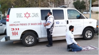  אברהם מינץ ז"ל בתמונה שהפכה לסמל