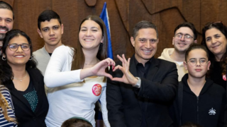 אושר אלטמן עם דנילוביץ' וחברי מועצת הנוער