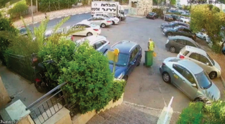 הפועל שתועד שובר פנס רכב