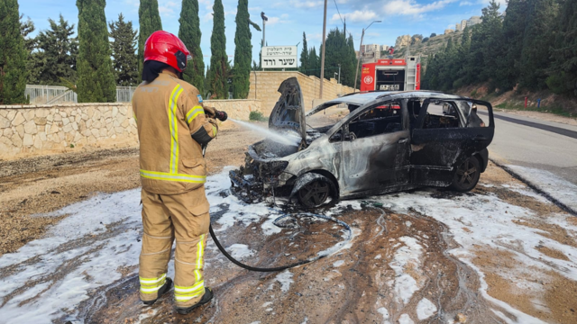 מכונית שנשרפה בתאונת דרכים מגורשי ספרד חיפה