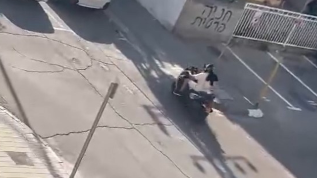 האופנוע שמצפצף בבת ים
