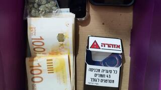 הסמים והכסף שנתפסו