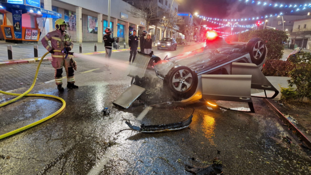 רכב הפוך במרכז הכרמל חיפה 12.1.25