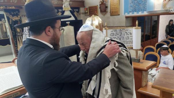 שורד השואה מקרית ביאליק זכה לחגוג בר מצווה בגיל 