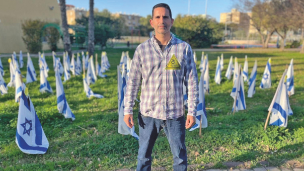 יוסי אוסדון, נכה צה"ל ופסיכולוג רפואי, שעובד עם תלמדי תיכון בקרית ים