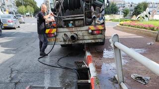 היערכות בבת ים לקראת סופת קורל