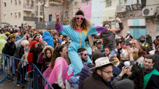חוגגים פורים בירושלים