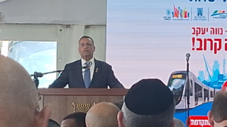 משה ליאון בטקס בתחנת עין כרם