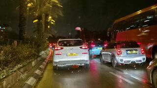 פקק בכביש 40 ליד קניון סירקין פתח תקוה