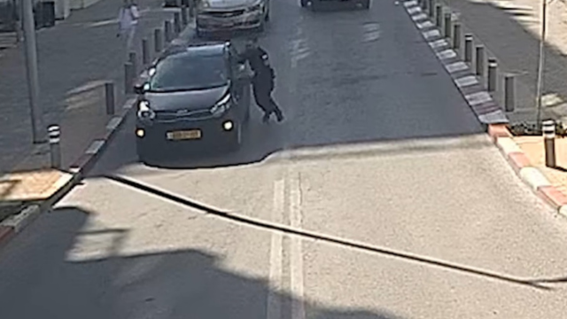 תיעוד מהאירוע ממצלמת אבטחה ברחוב