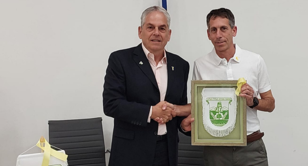 היוצא והנכנס. אסף לנגלבן וגיורא זלץ