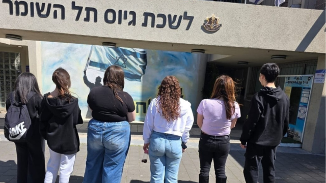 התלמידים מתגייסים 