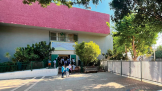 בית ספר מגינים. המעוז החילוני האחרון