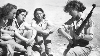 נערות ב'הגנה' מתאמנות בהרי יהודה