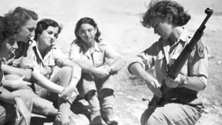 נערות ב'הגנה' מתאמנות בהרי יהודה