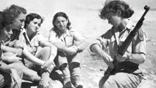 נערות ב'הגנה' מתאמנות בהרי יהודה