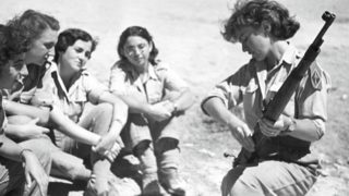 נערות ב'הגנה' מתאמנות בהרי יהודה