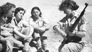 נערות ב'הגנה' מתאמנות בהרי יהודה