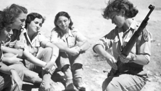 נערות ב'הגנה' מתאמנות בהרי יהודה