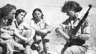 נערות ב'הגנה' מתאמנות בהרי יהודה
