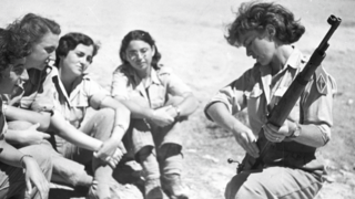 נערות ב'הגנה' מתאמנות בהרי יהודה