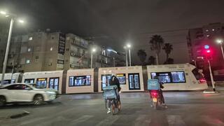 הרכבת הקלה בבת ים לילה