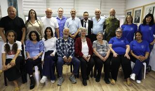 ראש העיר חדרה עם מדליקי המשואות