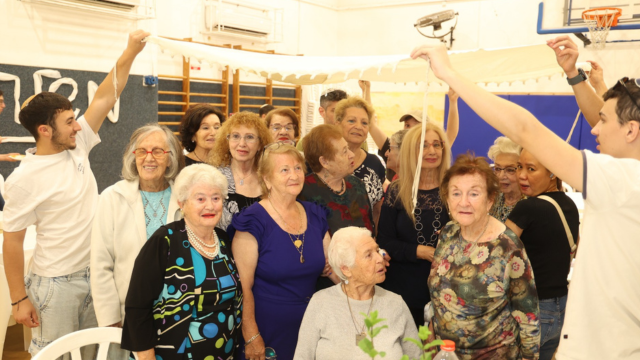 חגיגת בת ובר מצווה לשורדי שואה בכפר סבא