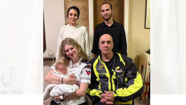 חן יום טוב טוטיאן עם התינוקת ואנשי מד"א
